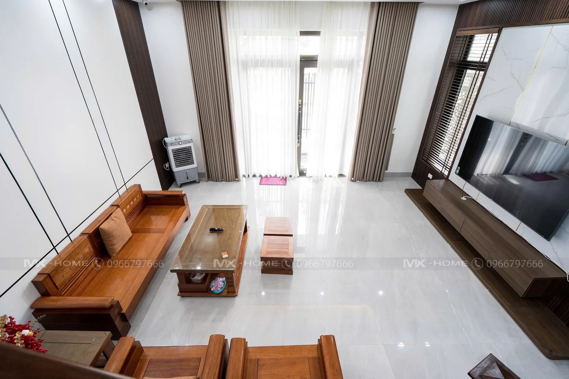 Phòng khách biệt thự nhìn từ trên cao